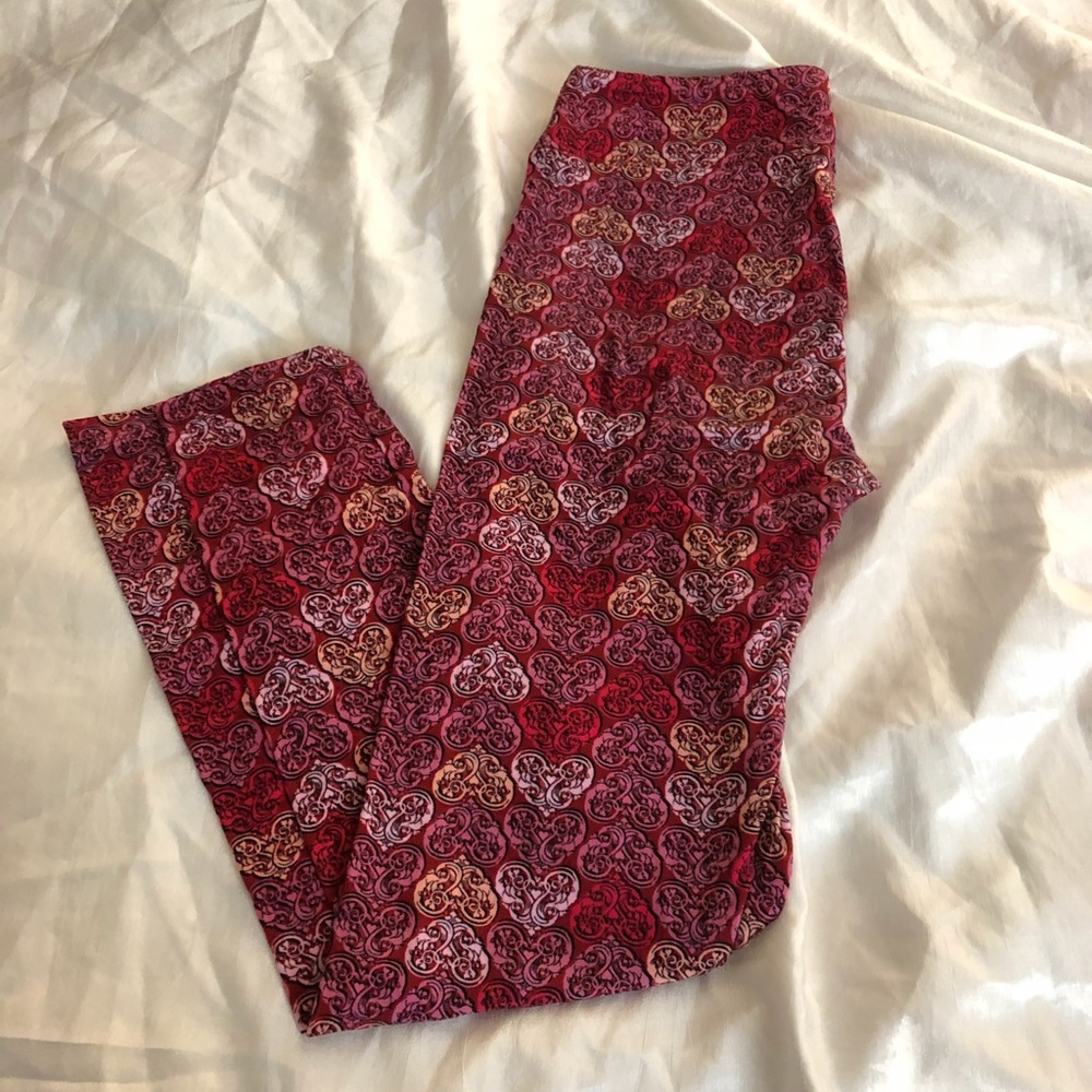 Lularoe OS valentine leggings! Scroll hearts!